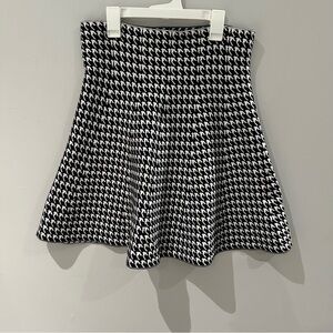 Stylish Black and White Houndstooth Skirt